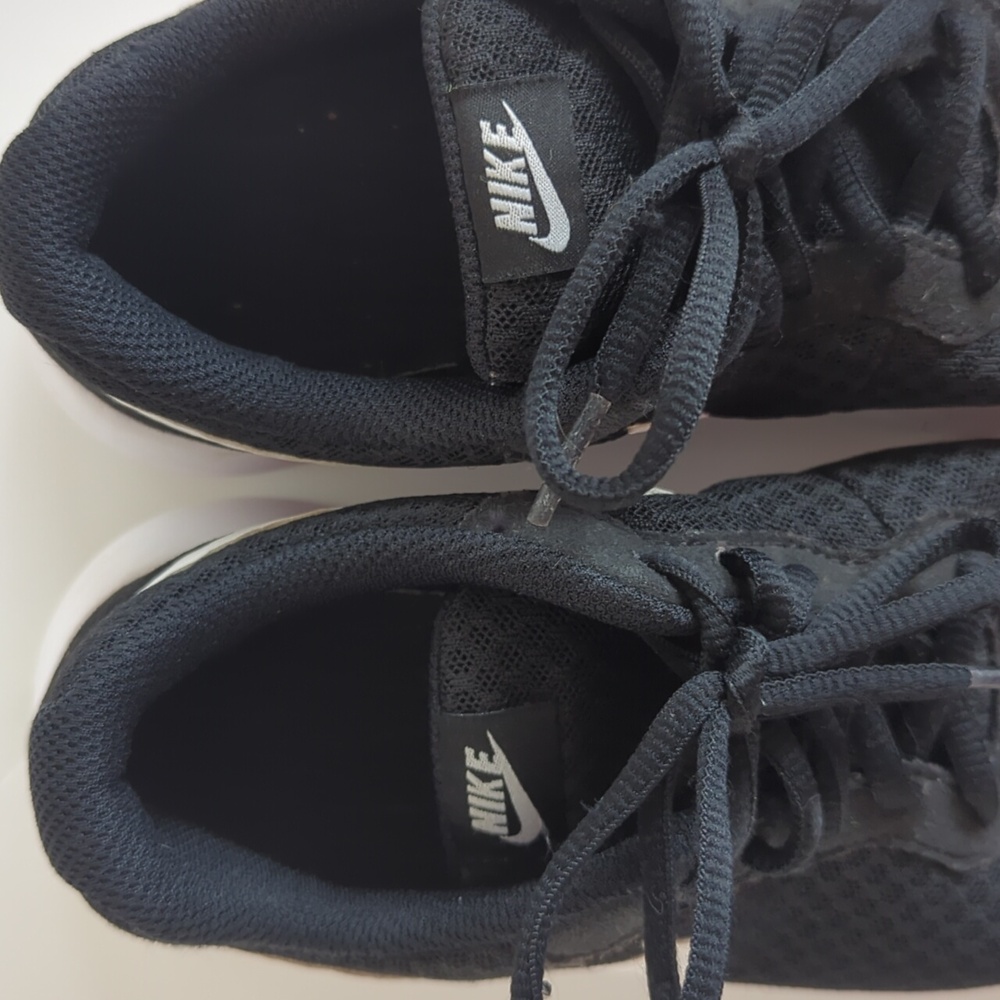 Nike shoes Size 3.5Y - Picture 4 of 9